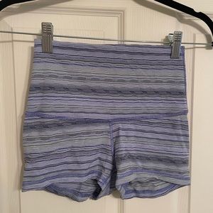 LULULEMON Women Boogie Short Roll Down Waist Space Dye Blue Size 4